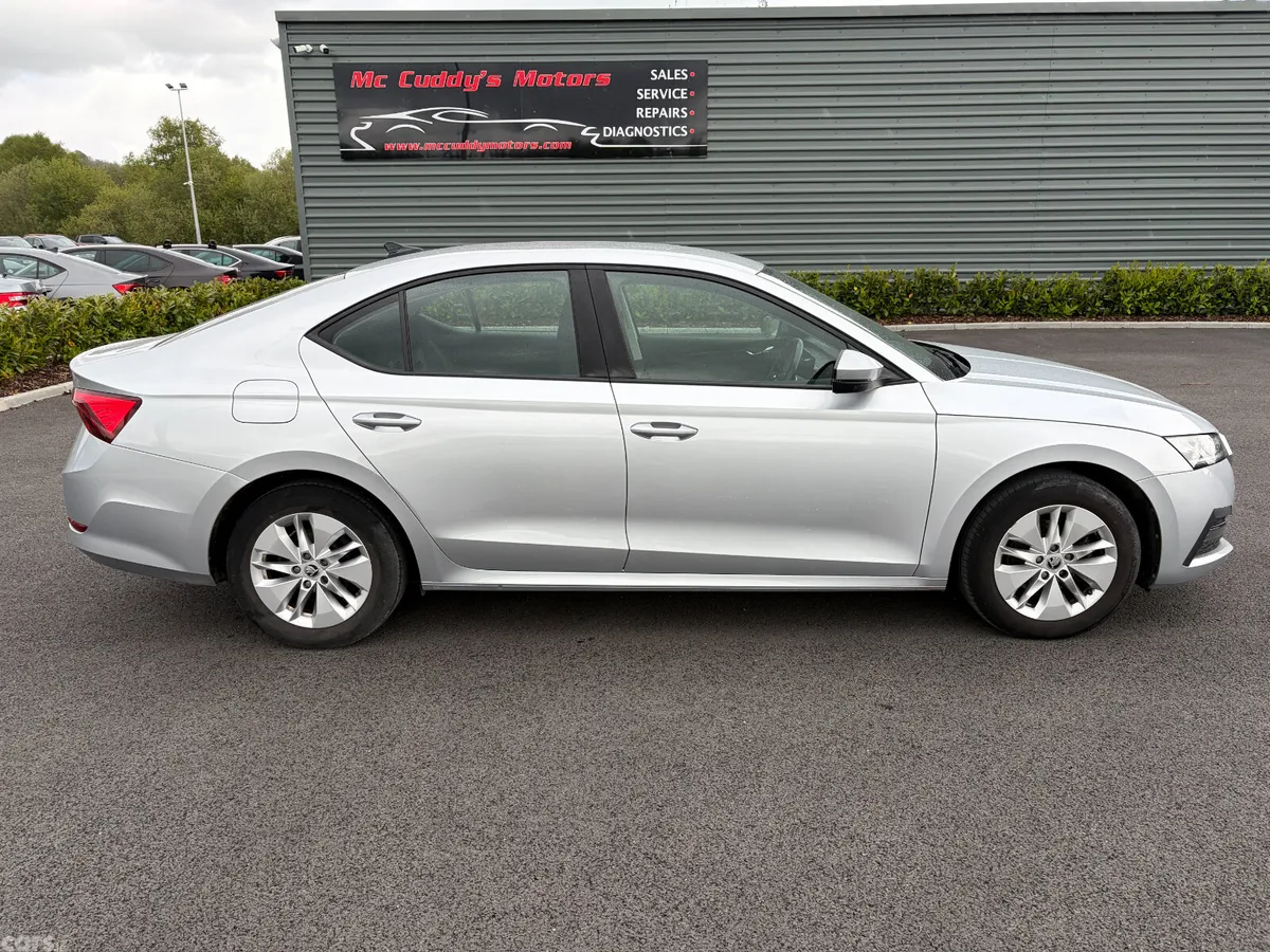 Skoda Octavia Hatchback, Diesel, 2022, Silver