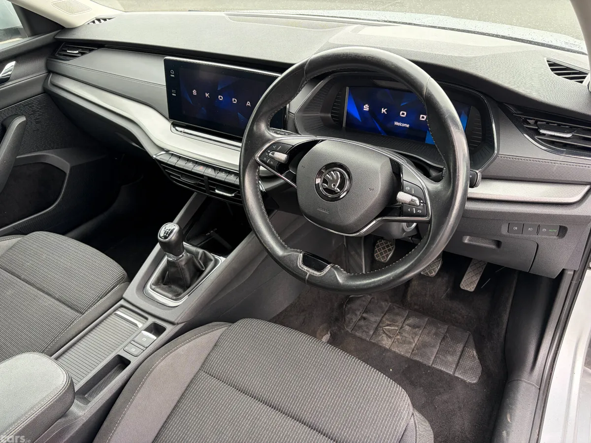 Skoda Octavia Hatchback, Diesel, 2022, Silver