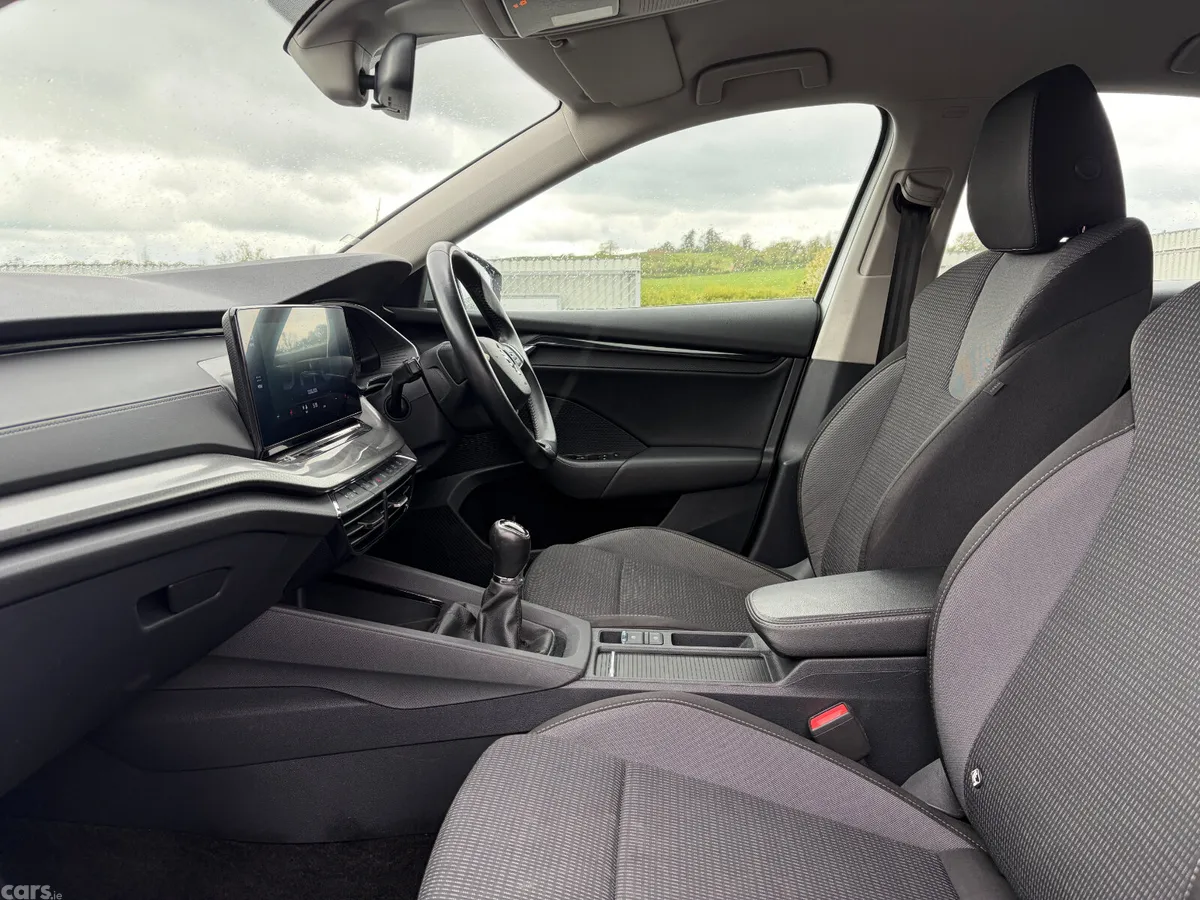 Skoda Octavia Hatchback, Diesel, 2022, Silver