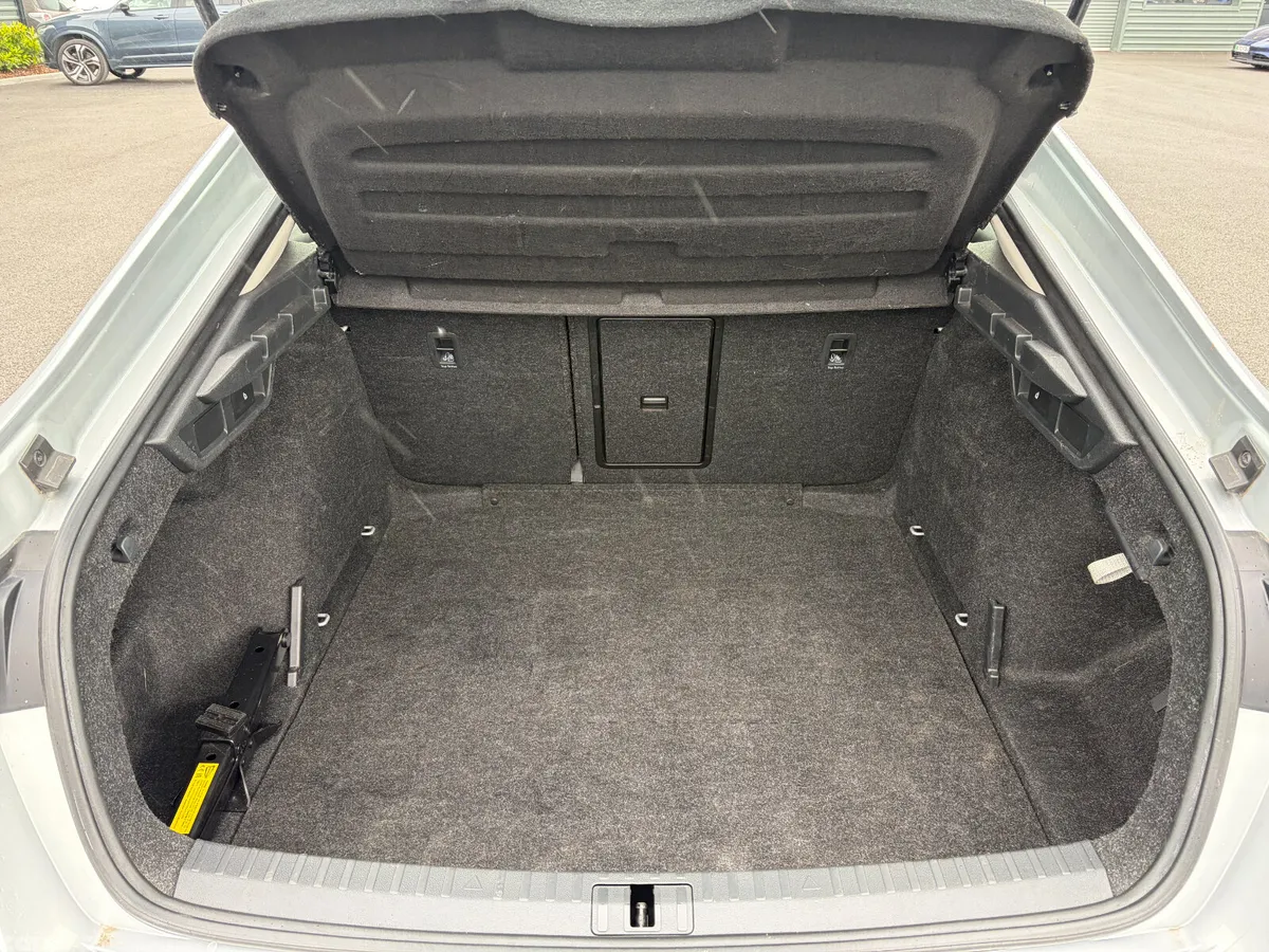 Skoda Octavia Hatchback, Diesel, 2022, Silver