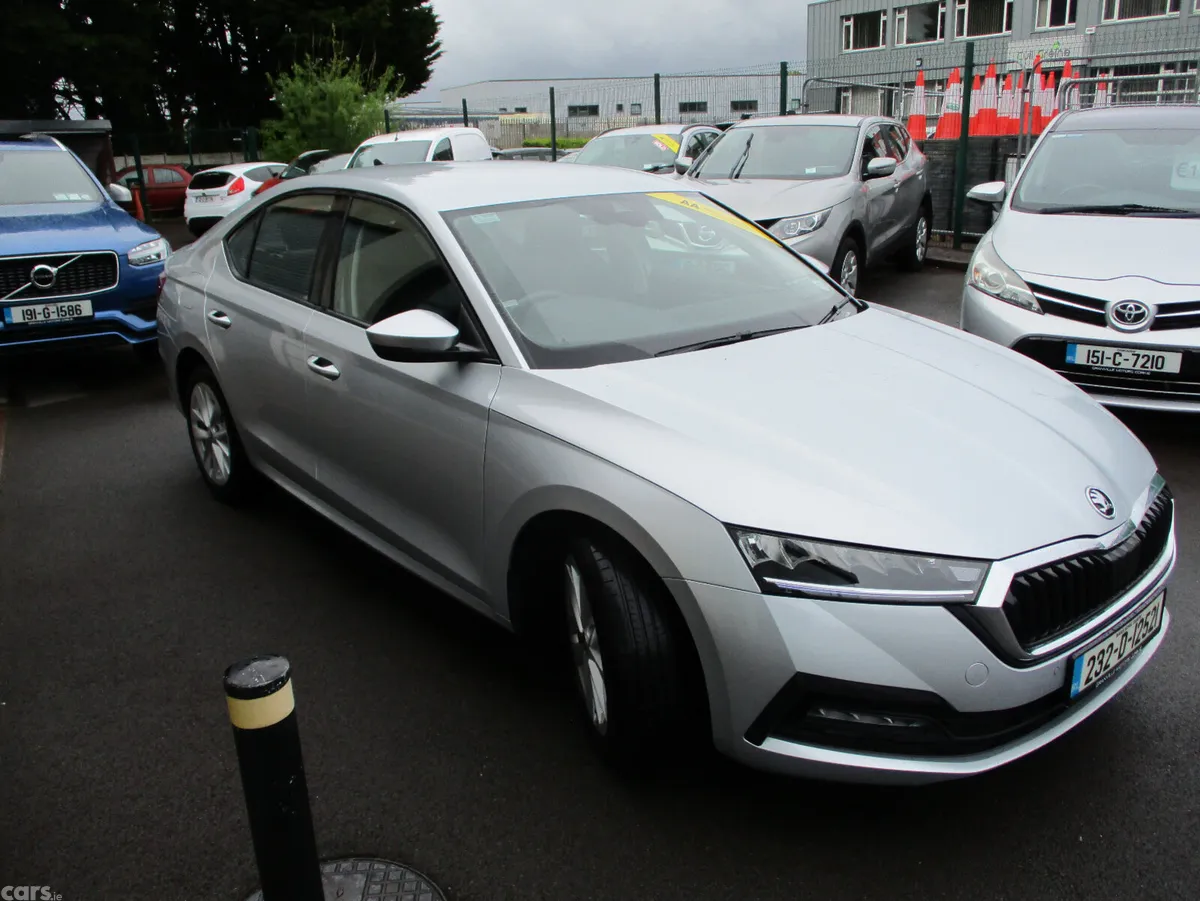 Skoda Octavia Saloon, Diesel, 2023, Grey
