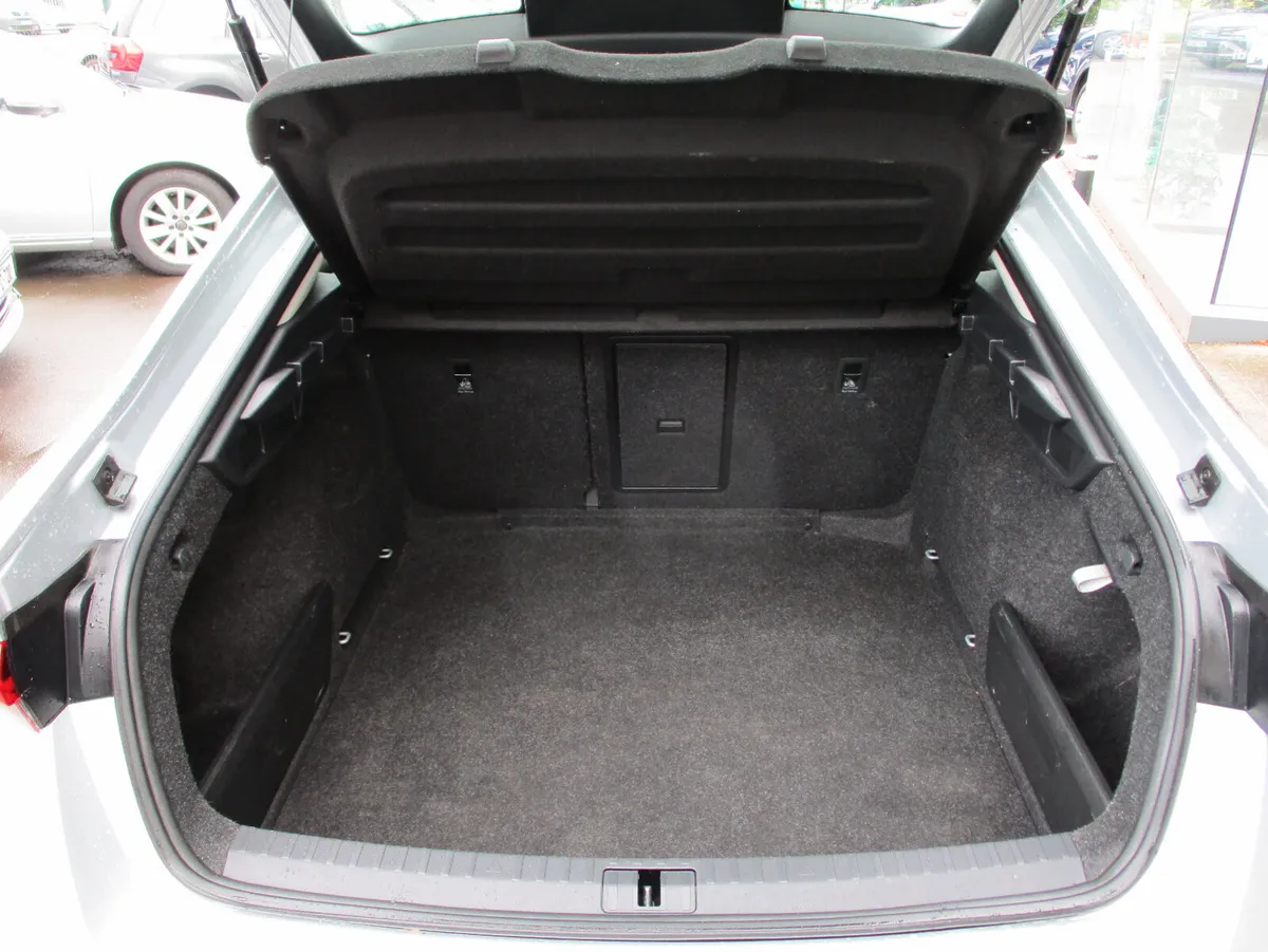 Skoda Octavia Saloon, Diesel, 2023, Grey
