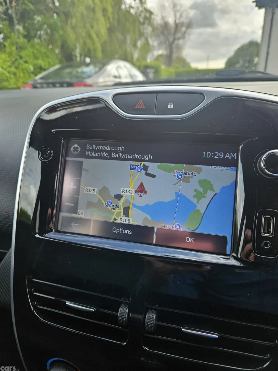 Renault Clio Hatchback, Petrol, 2016, Red