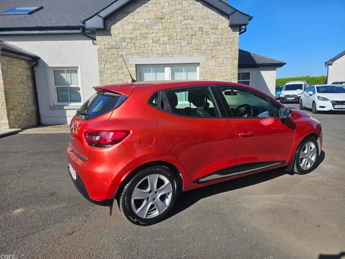 Renault Clio Hatchback, Petrol, 2016, Red