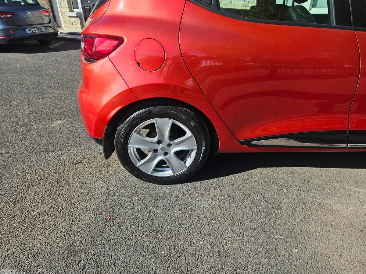 Renault Clio Hatchback, Petrol, 2016, Red