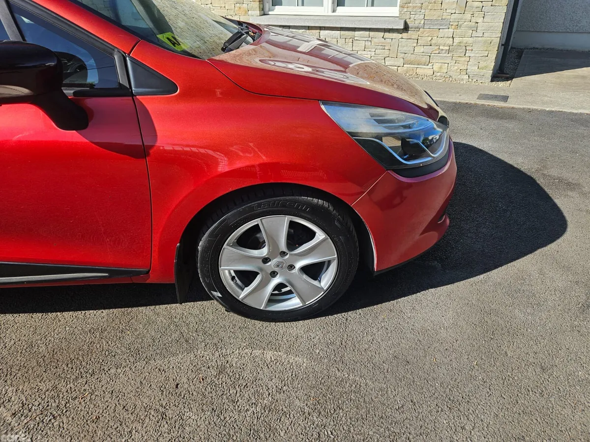 Renault Clio Hatchback, Petrol, 2016, Red