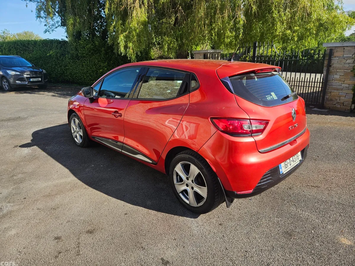 Renault Clio Hatchback, Petrol, 2016, Red