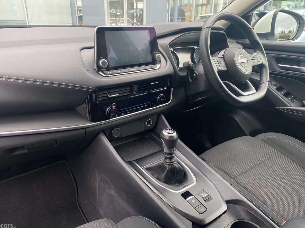 Nissan Qashqai MPV, Petrol, 2023, White