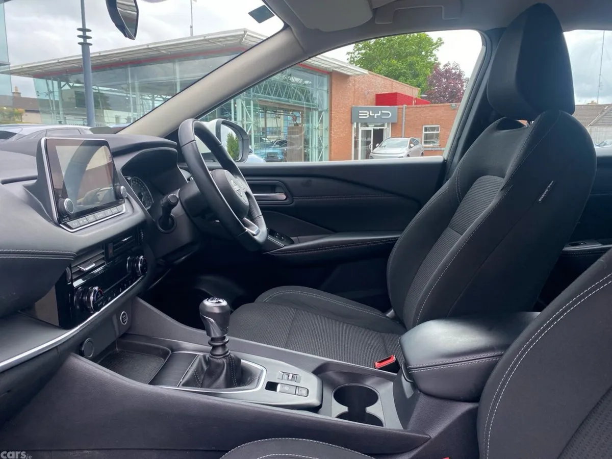 Nissan Qashqai MPV, Petrol, 2023, White