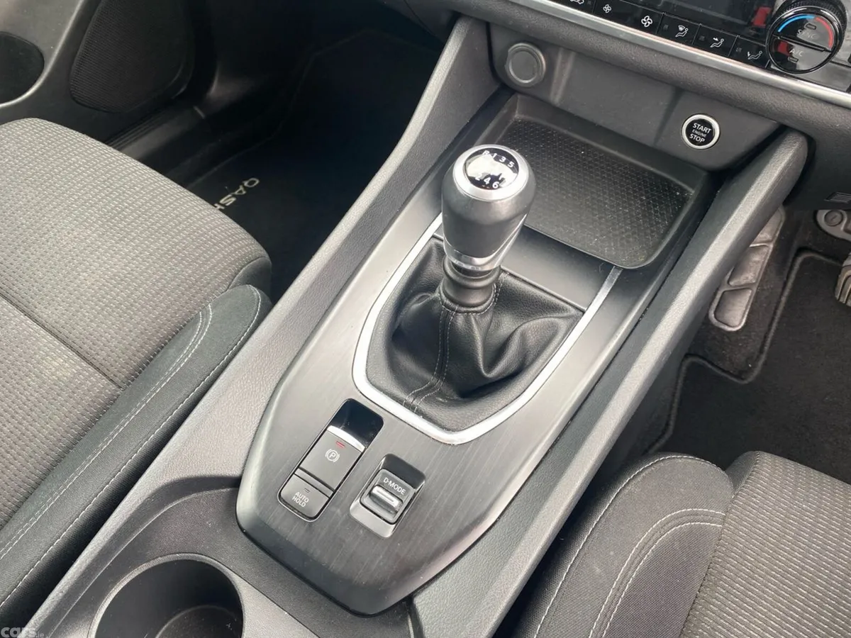 Nissan Qashqai MPV, Petrol, 2023, White