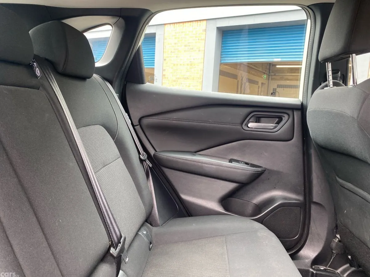 Nissan Qashqai MPV, Petrol, 2023, White