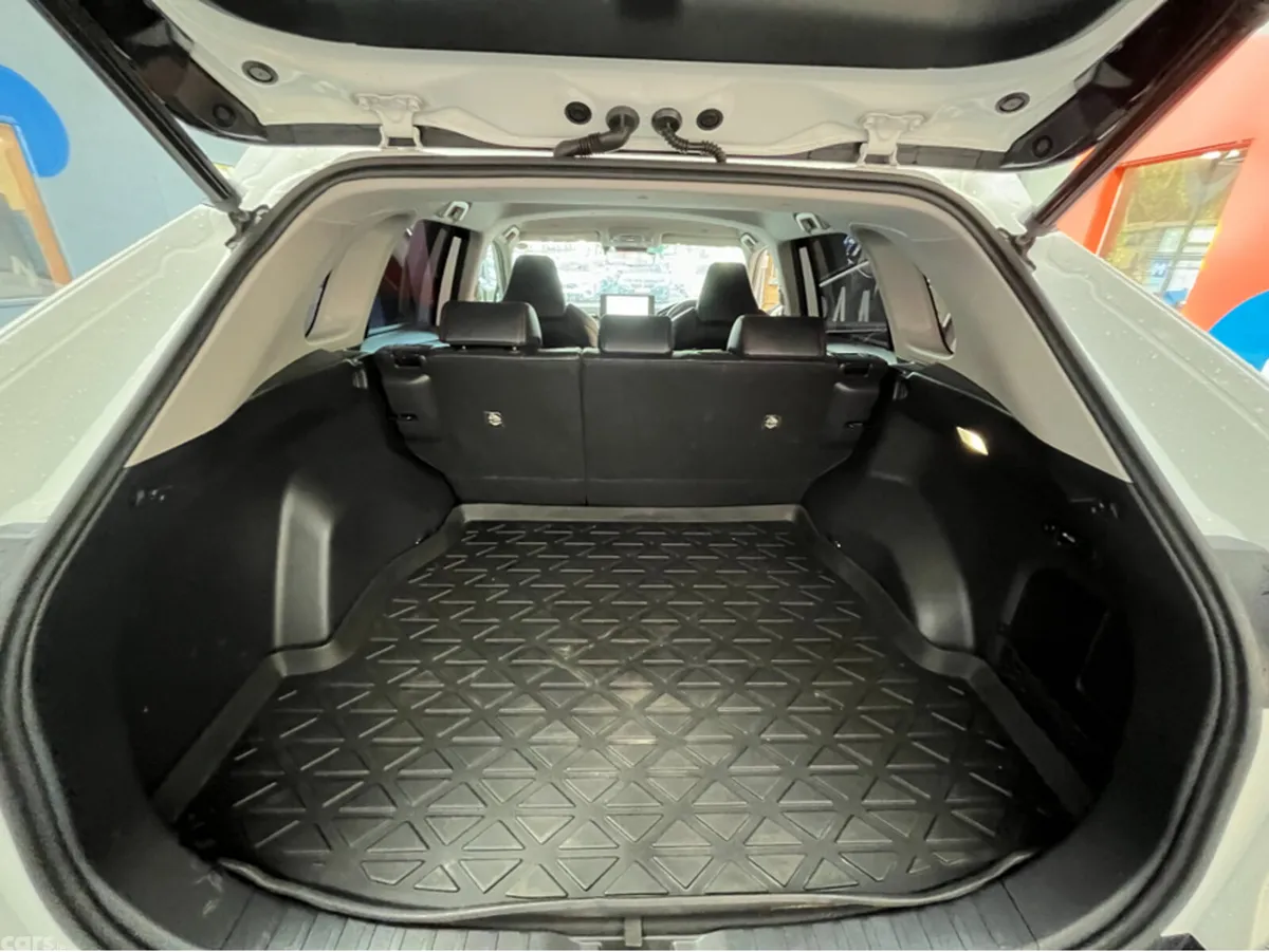 Toyota RAV4 SUV, Petrol Hybrid, 2023, White