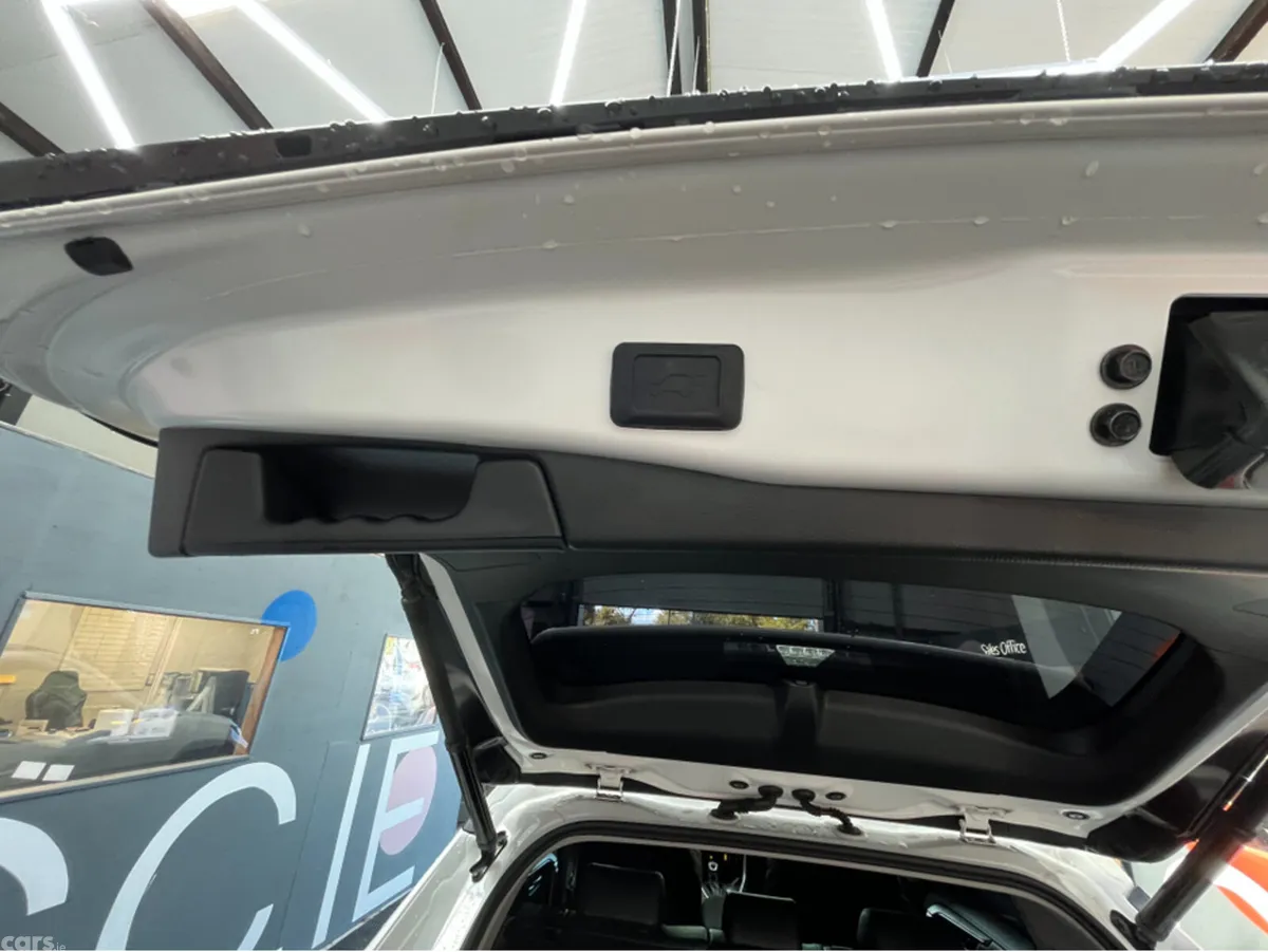 Toyota RAV4 SUV, Petrol Hybrid, 2023, White