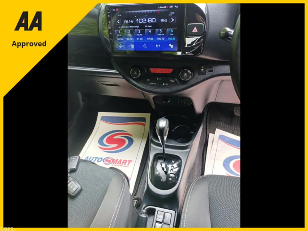 Toyota Yaris Hatchback, Petrol, 2018, Blue