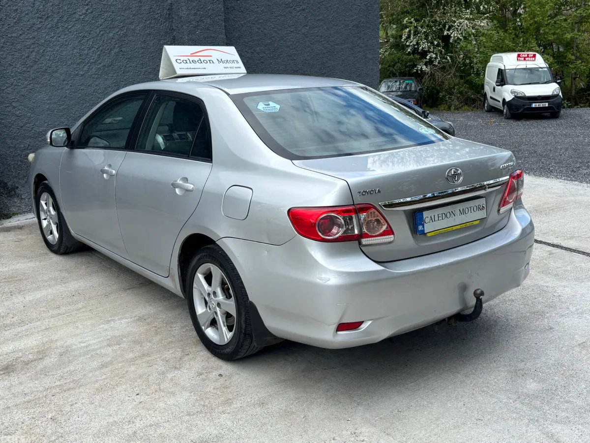 Toyota Corolla Saloon, Diesel, 2011, Silver