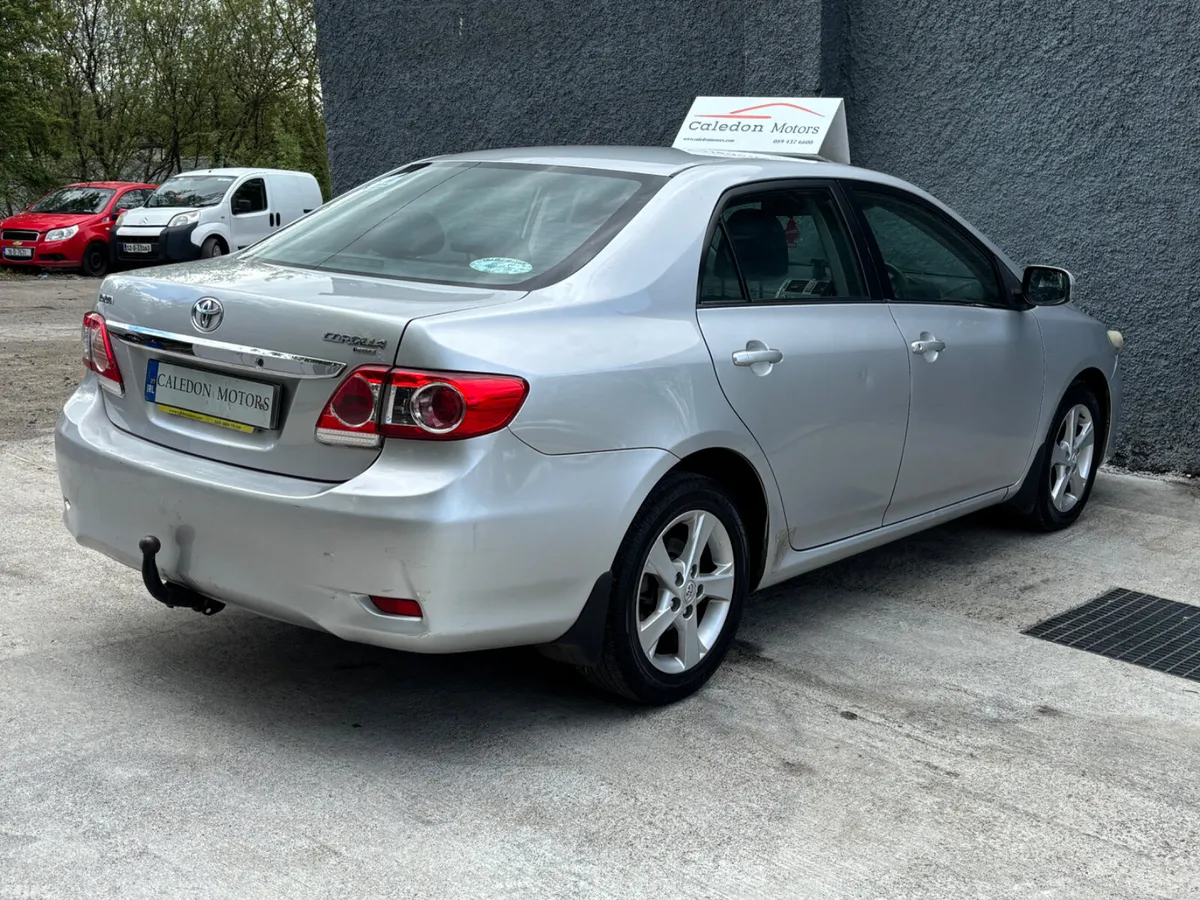 Toyota Corolla Saloon, Diesel, 2011, Silver