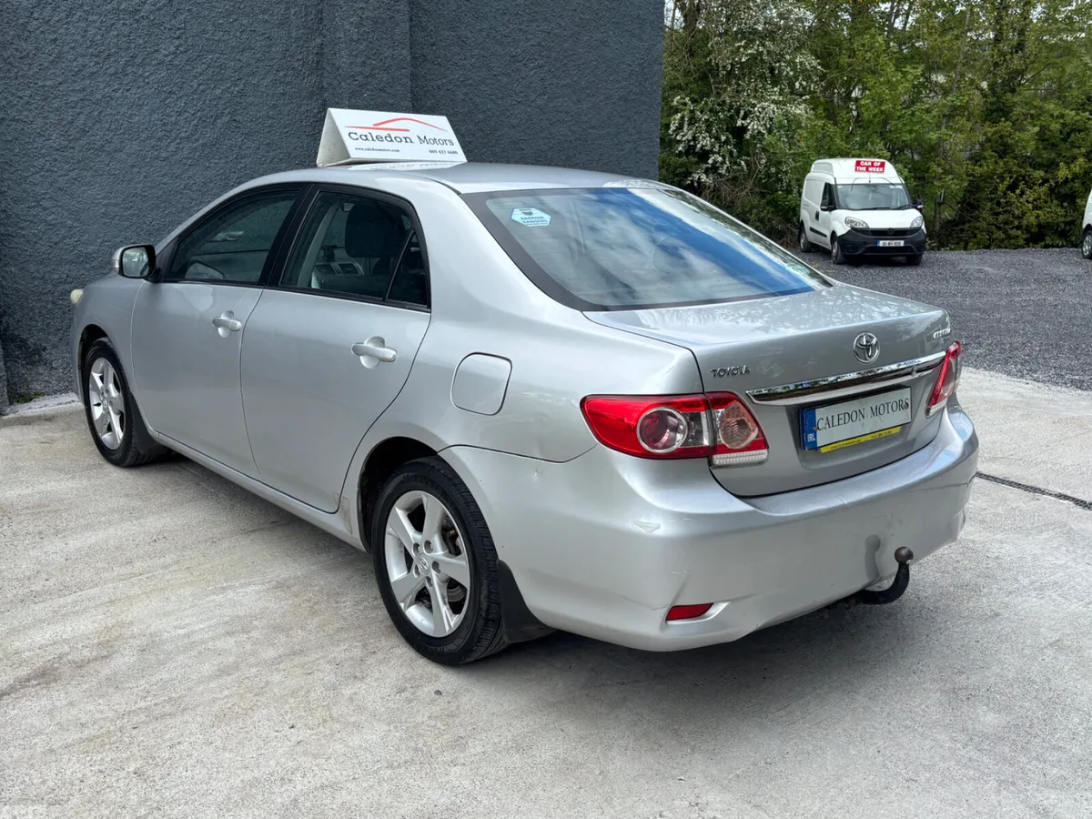 Toyota Corolla Saloon, Diesel, 2011, Silver