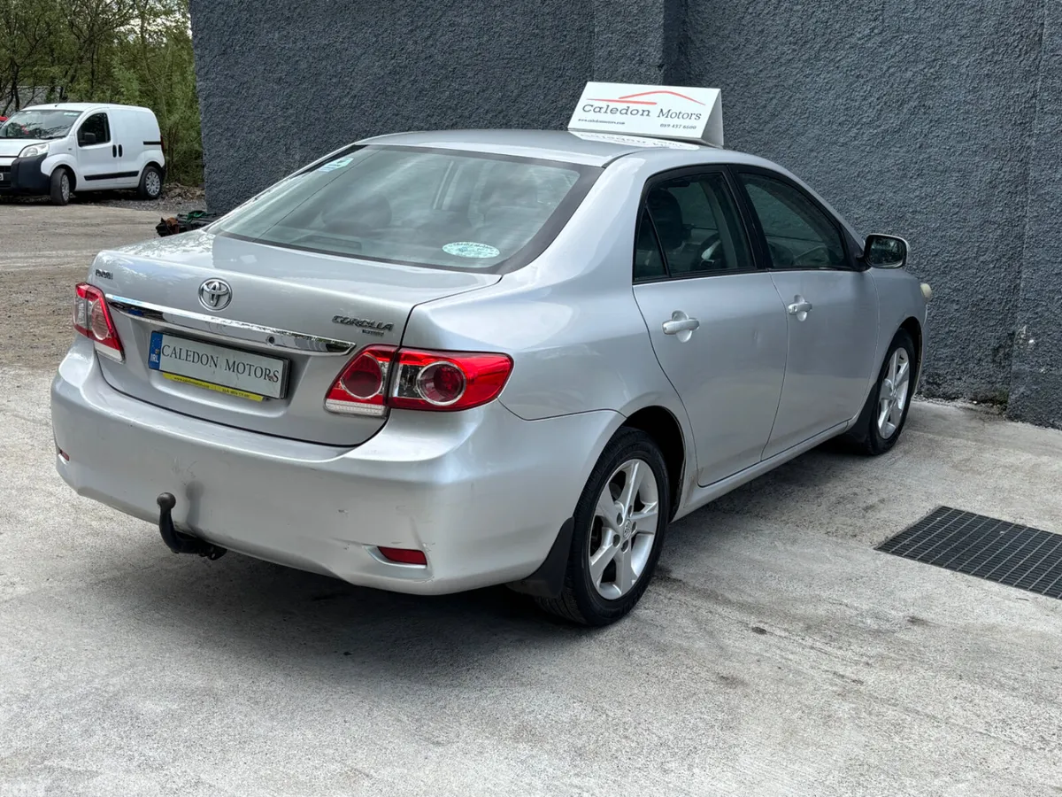 Toyota Corolla Saloon, Diesel, 2011, Silver