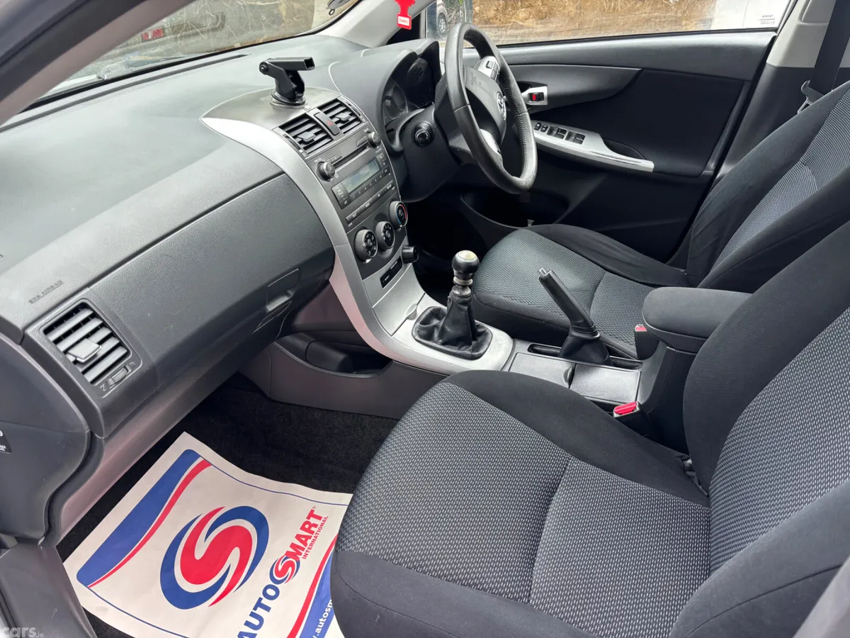Toyota Corolla Saloon, Diesel, 2011, Silver