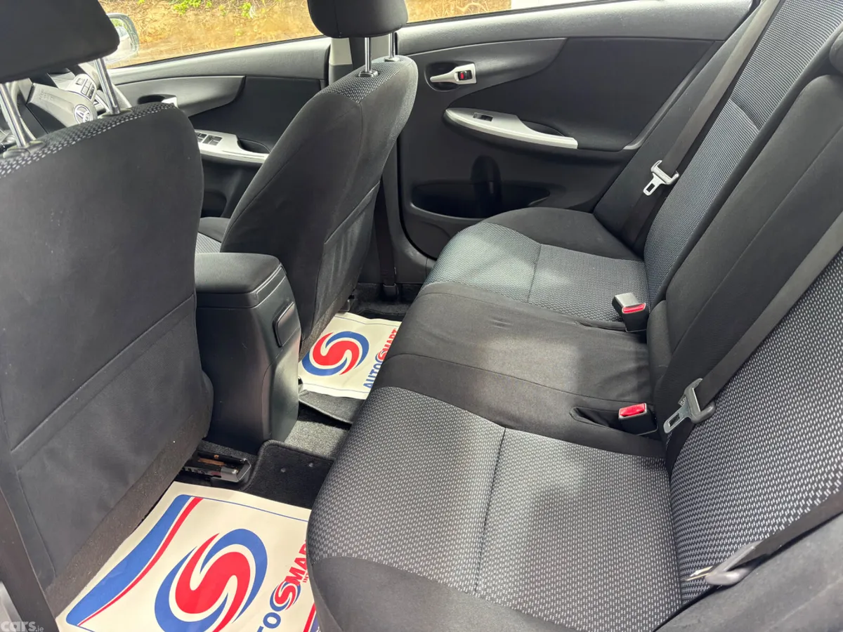 Toyota Corolla Saloon, Diesel, 2011, Silver
