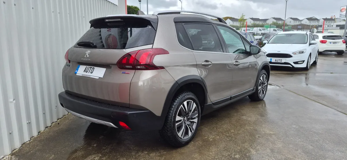 Peugeot 2008 MPV, Petrol, 2017, Grey