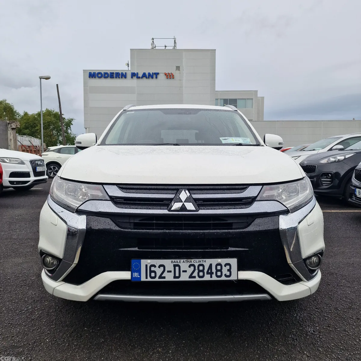 Mitsubishi Outlander SUV, Petrol Plug-in Hybrid, 2016, White