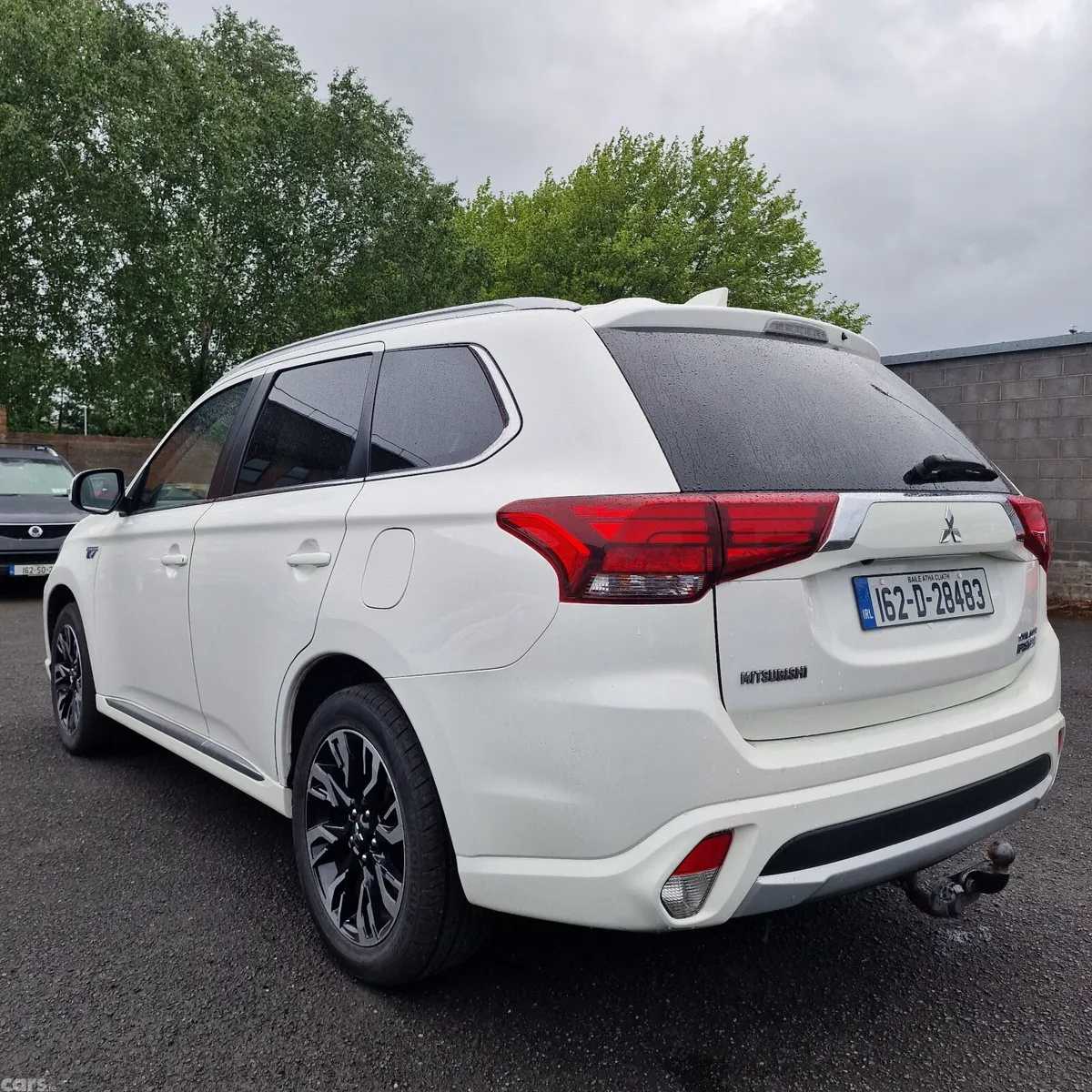 Mitsubishi Outlander SUV, Petrol Plug-in Hybrid, 2016, White