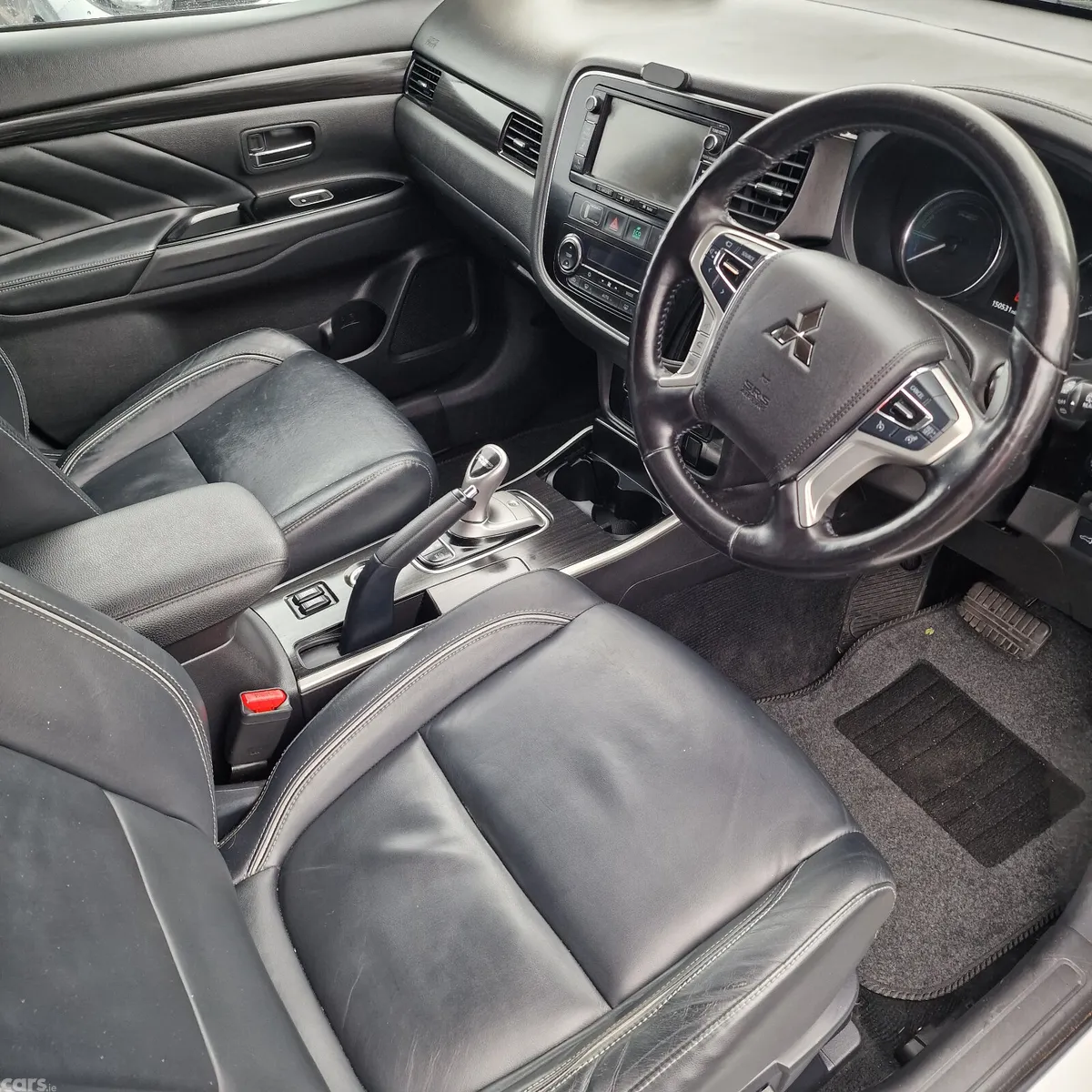 Mitsubishi Outlander SUV, Petrol Plug-in Hybrid, 2016, White
