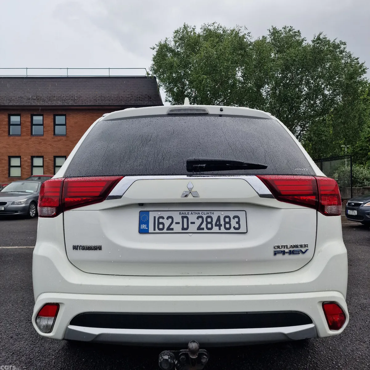 Mitsubishi Outlander SUV, Petrol Plug-in Hybrid, 2016, White