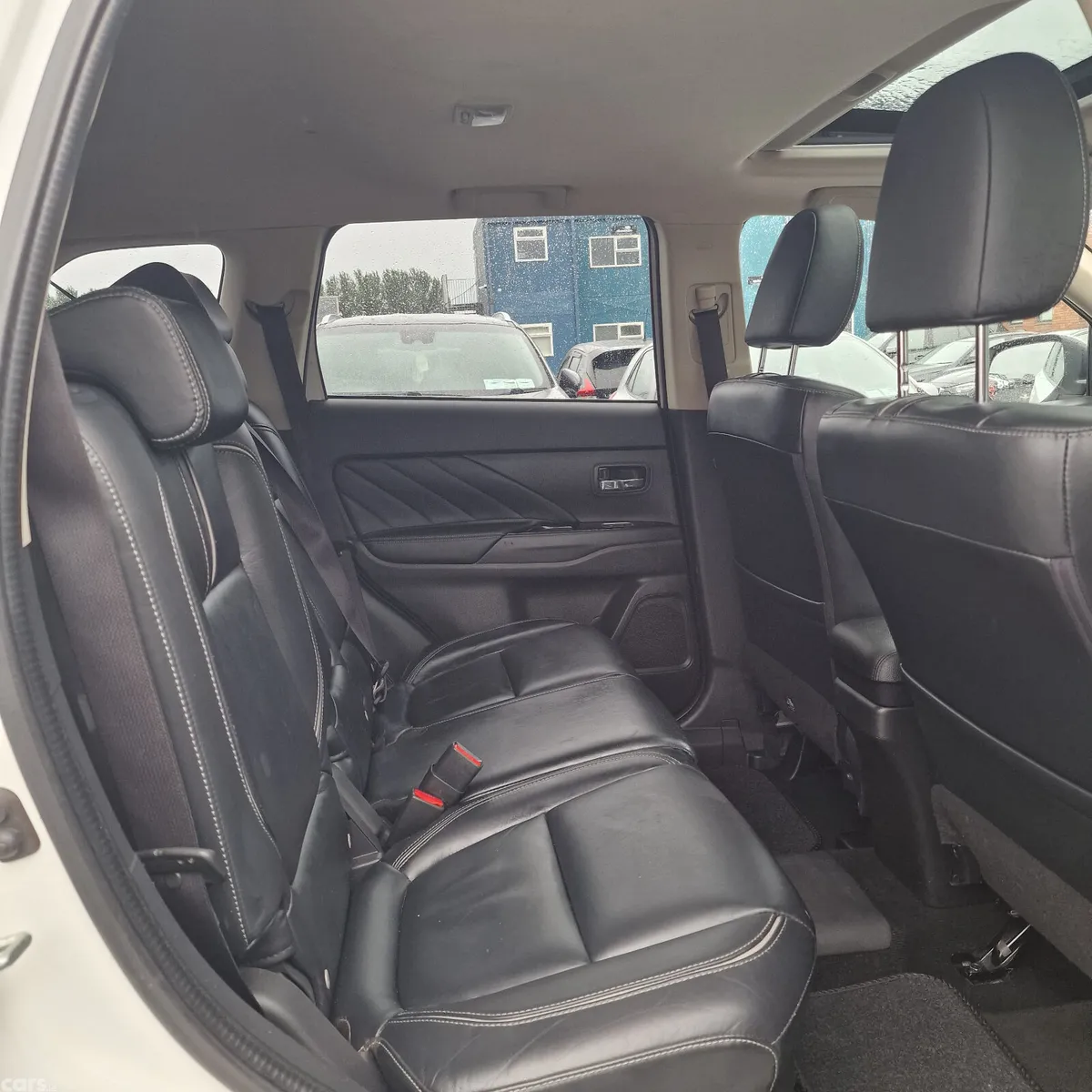 Mitsubishi Outlander SUV, Petrol Plug-in Hybrid, 2016, White