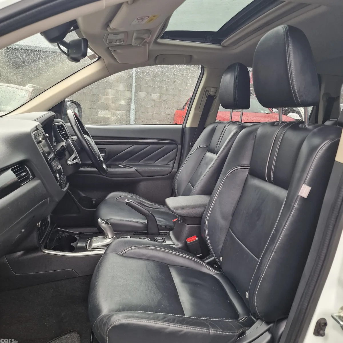 Mitsubishi Outlander SUV, Petrol Plug-in Hybrid, 2016, White