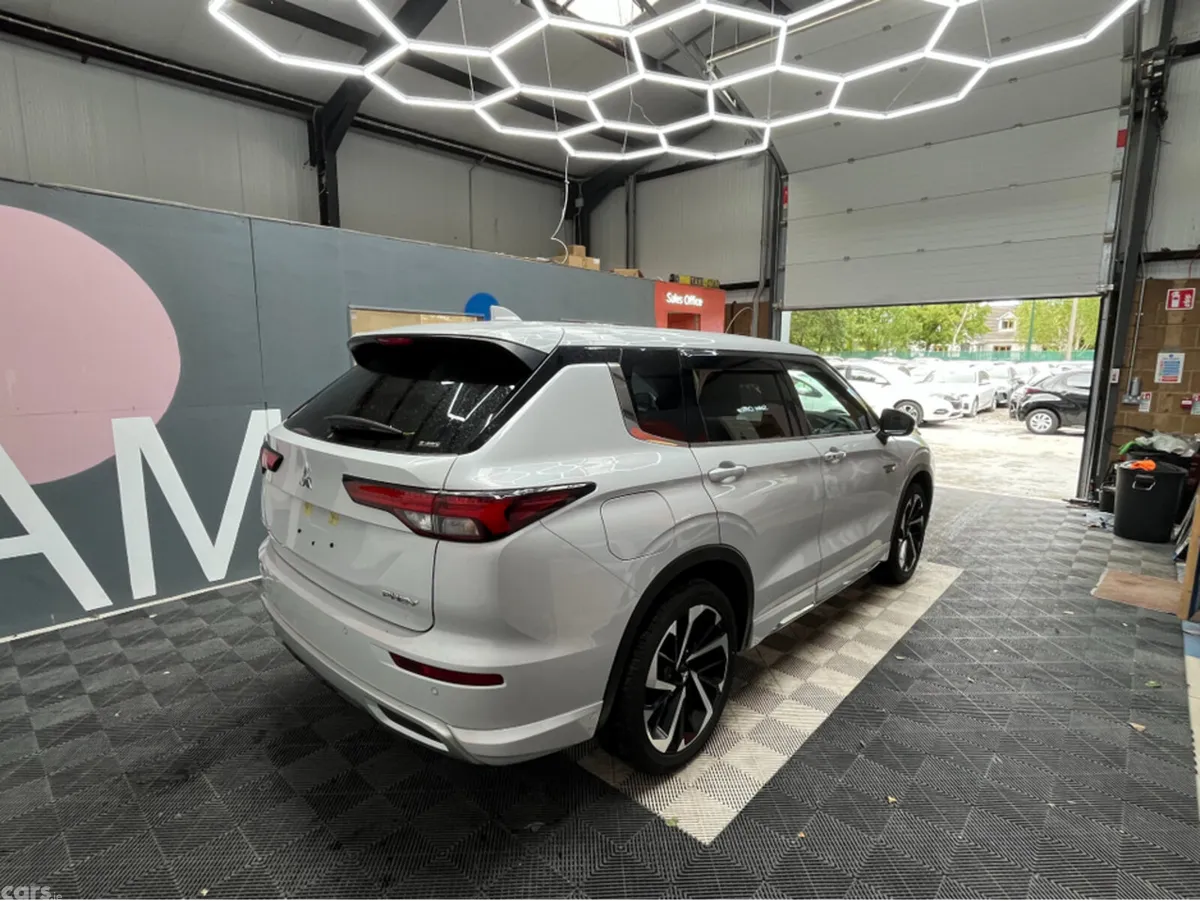 Mitsubishi Outlander SUV, Petrol Plug-in Hybrid, 2024, White