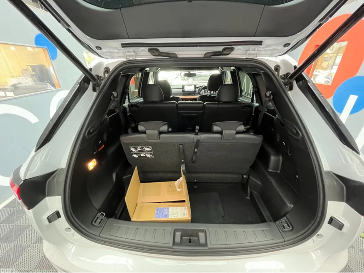 Mitsubishi Outlander SUV, Petrol Plug-in Hybrid, 2024, White