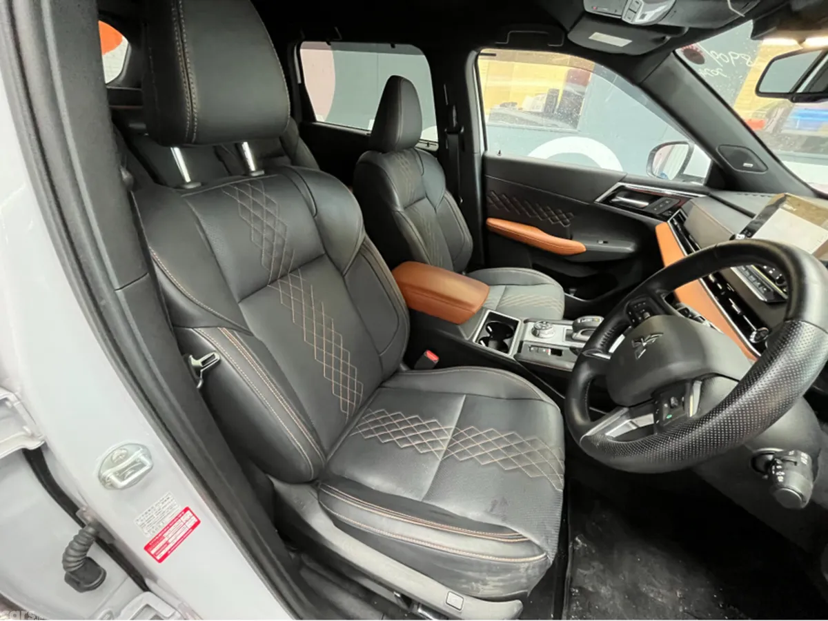 Mitsubishi Outlander SUV, Petrol Plug-in Hybrid, 2024, White