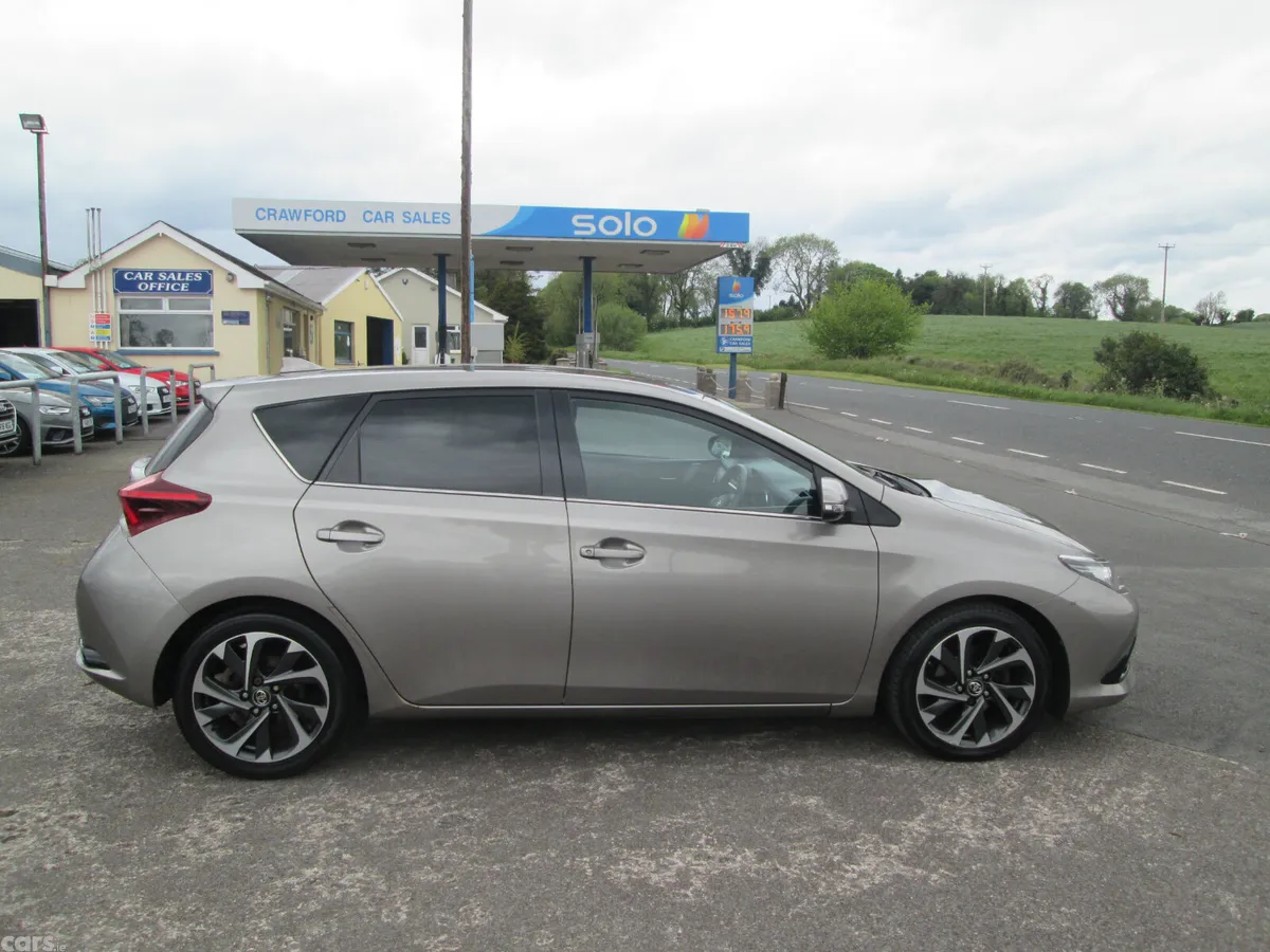 Toyota Auris Hatchback, Diesel, 2015, Bronze