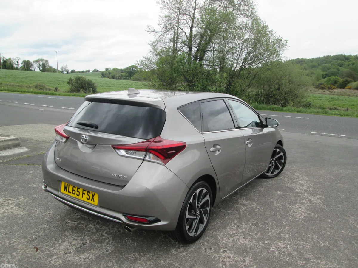Toyota Auris Hatchback, Diesel, 2015, Bronze