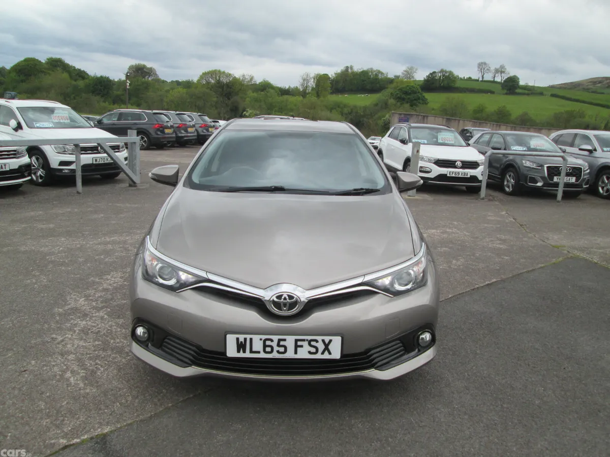 Toyota Auris Hatchback, Diesel, 2015, Bronze