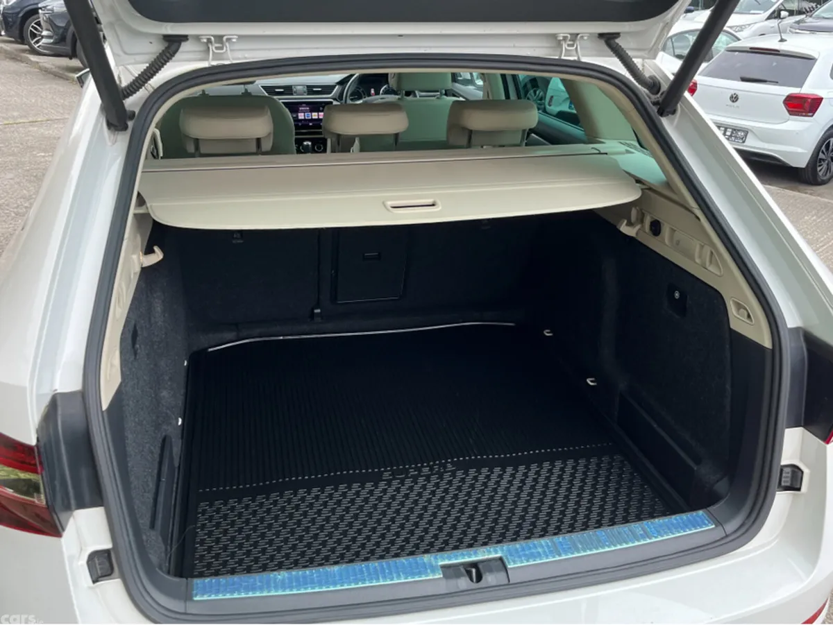 Skoda Superb Estate, Diesel, 2019, White
