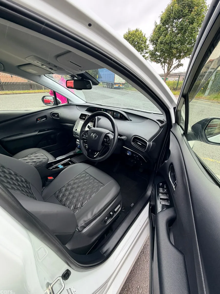 Toyota Prius Hatchback, Petrol Hybrid, 2022, White