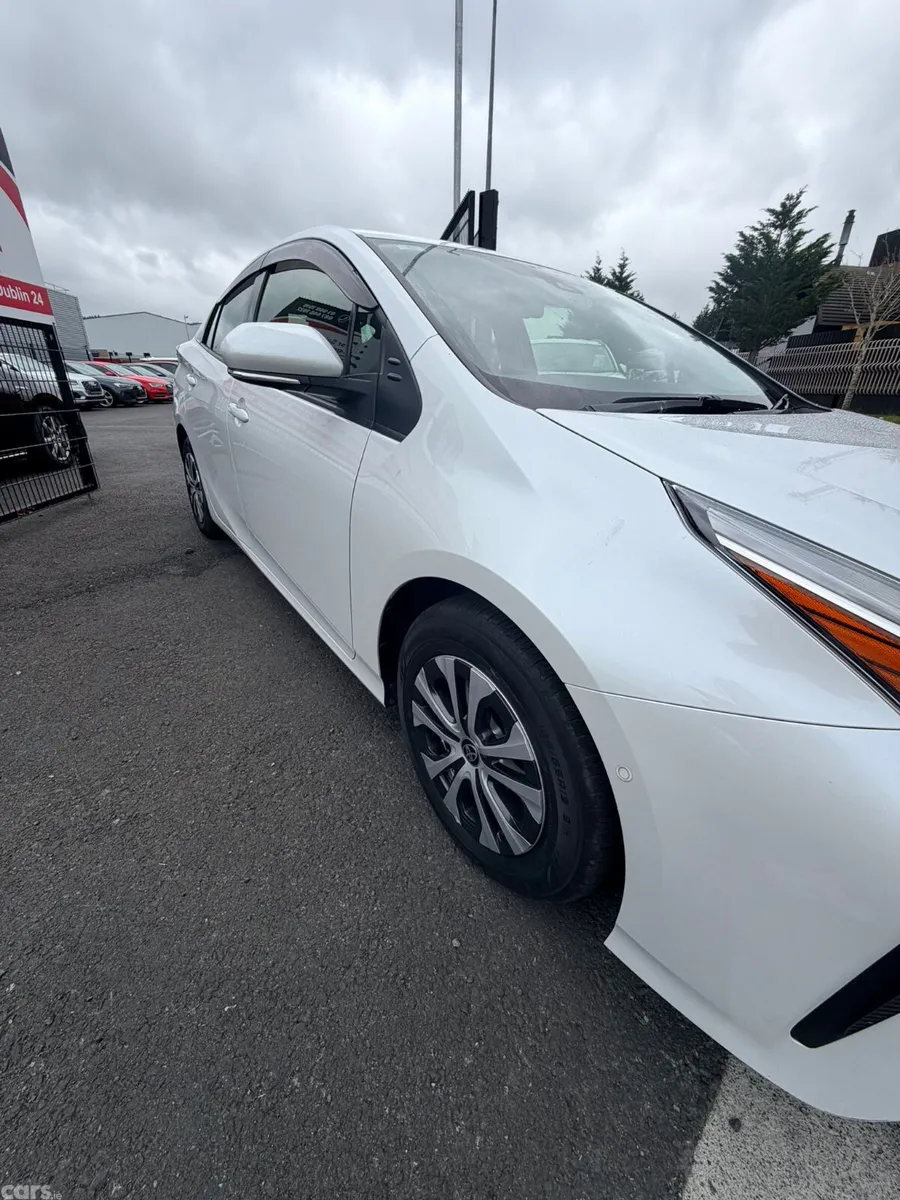 Toyota Prius Hatchback, Petrol Hybrid, 2022, White