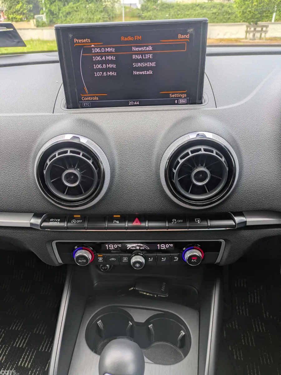 Audi A3 Hatchback, Petrol, 2015, Red