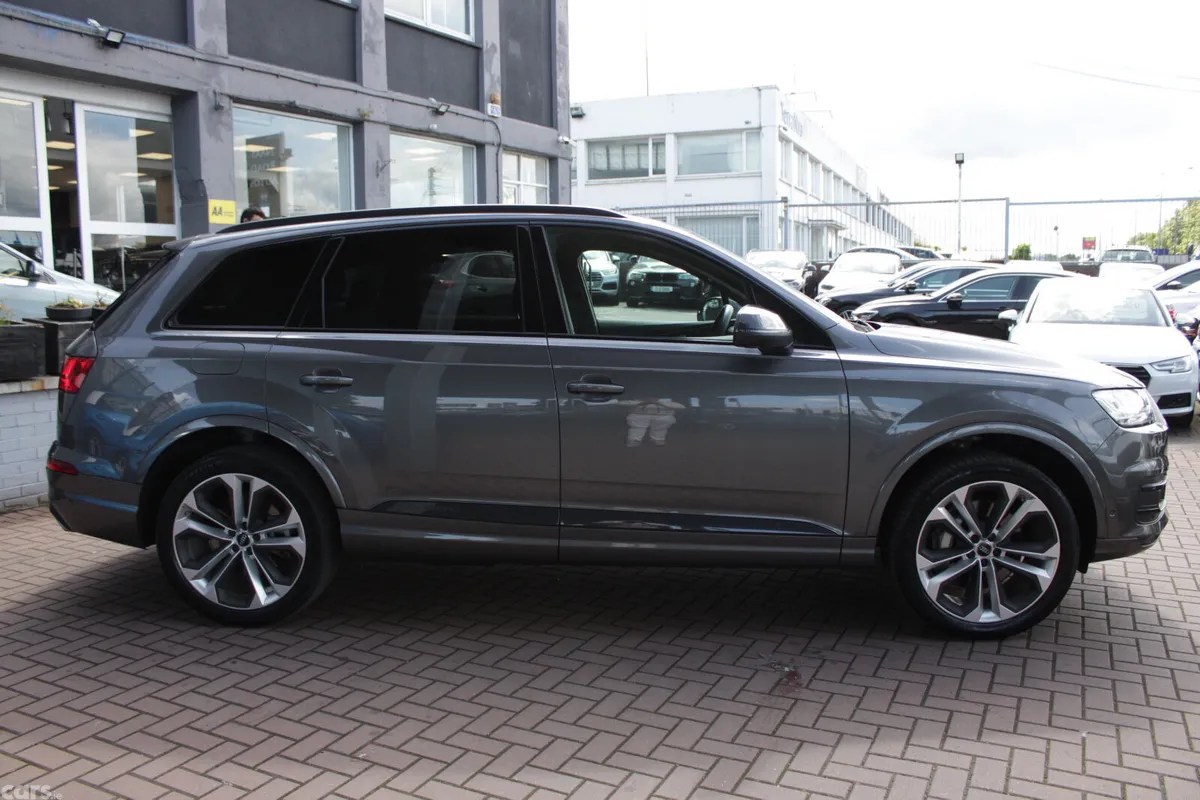 Audi Q7 SUV, Petrol, 2020, Grey
