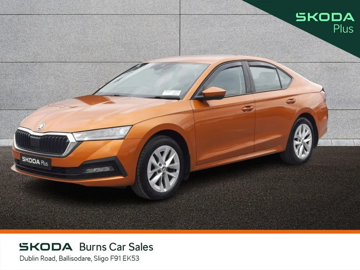 Skoda Octavia Saloon, Diesel, 2024, Orange