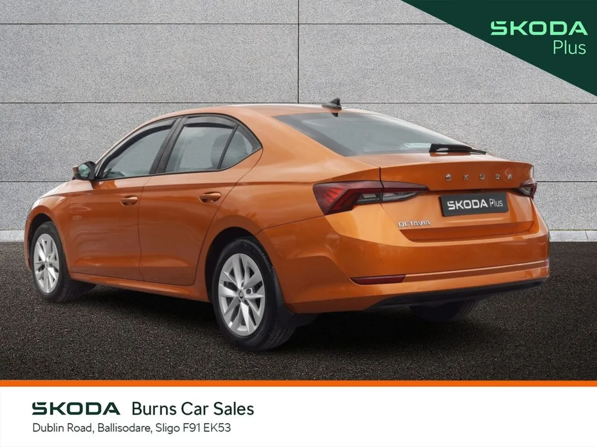 Skoda Octavia Saloon, Diesel, 2024, Orange