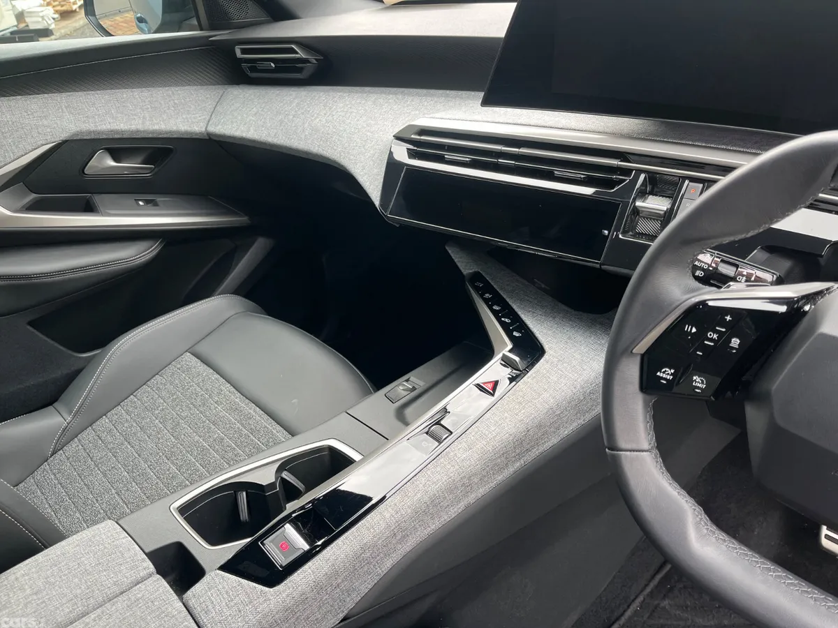 Peugeot 5008 MPV, Petrol Hybrid, 2025, Blue