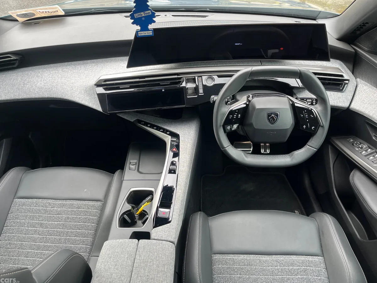 Peugeot 5008 MPV, Petrol Hybrid, 2025, Blue