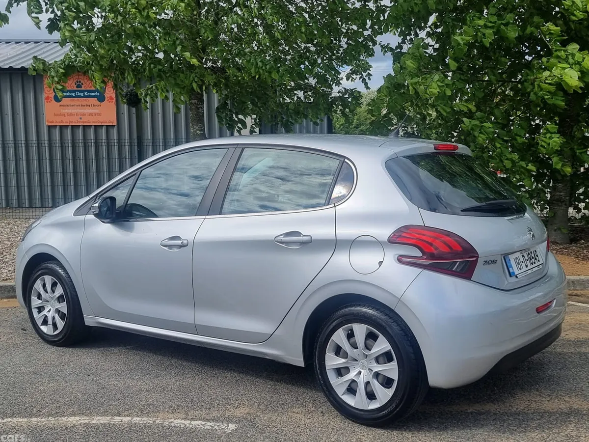 Peugeot 208 Hatchback, Petrol, 2018, Grey