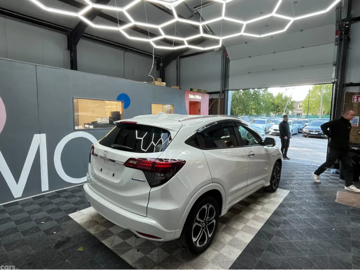 Honda Vezel SUV, Petrol Hybrid, 2018, White