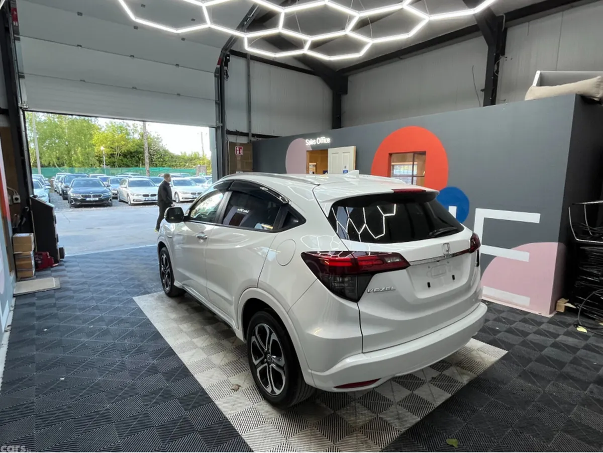 Honda Vezel SUV, Petrol Hybrid, 2018, White