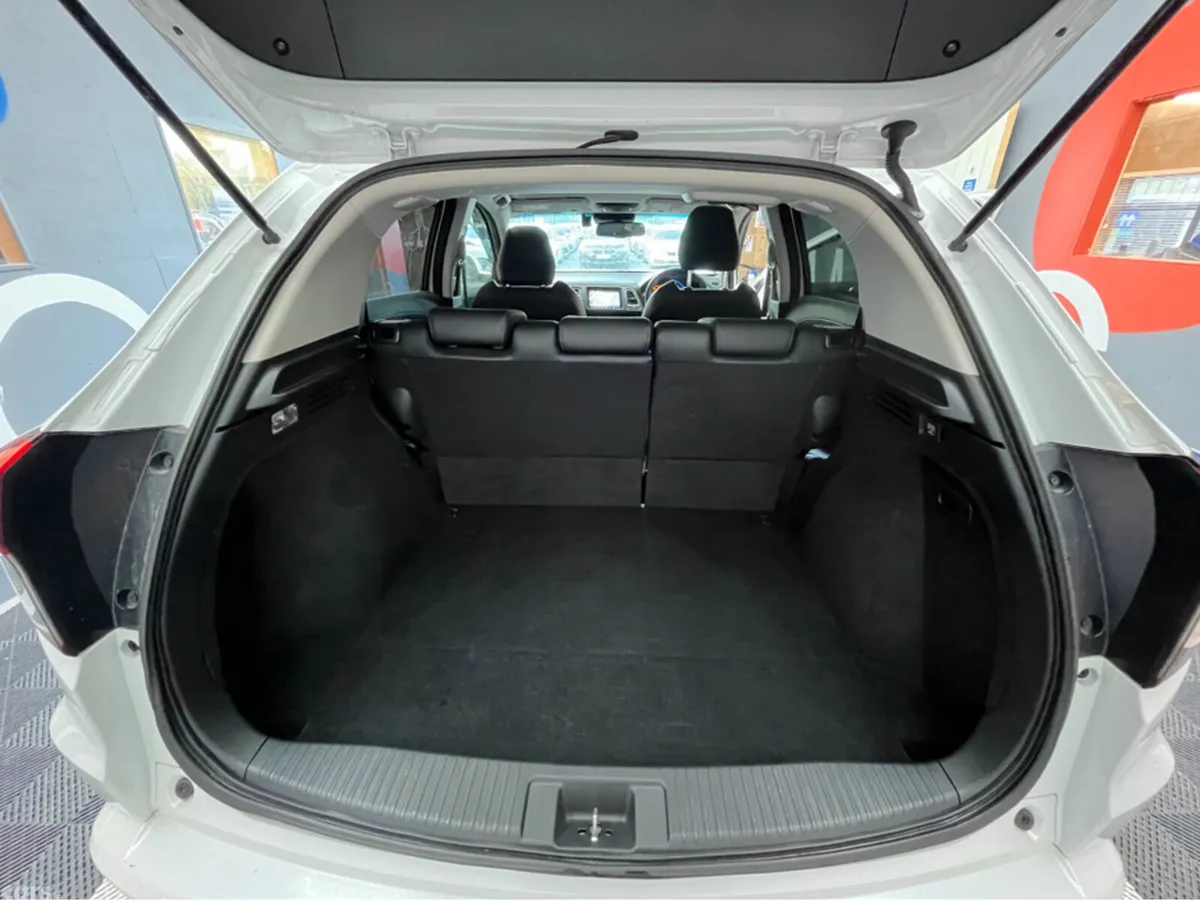 Honda Vezel SUV, Petrol Hybrid, 2018, White